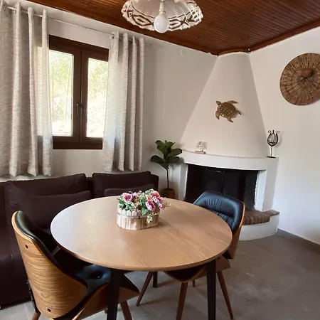 Moxy Paxos - Cozy Gaios