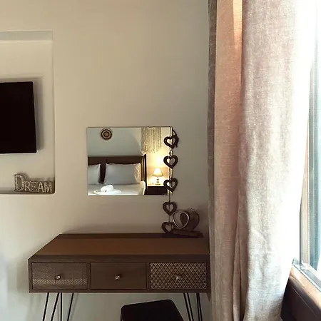 Moxy Paxos - Cozy Gaios