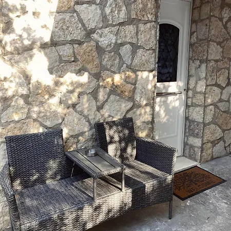Moxy Paxos - Cozy Gáios